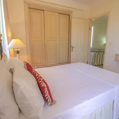 Kelebek Villa, Oezel Havuzlu, Villa